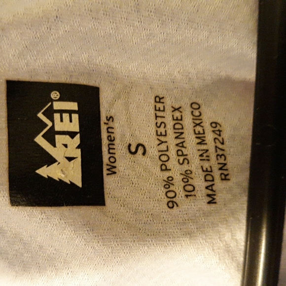 REI Women's V-neck Cap Sleeve Lavender Purple Print Pullover Top sz S - Picture 7 of 8